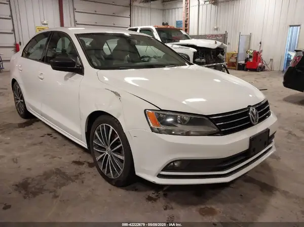 3VWD17AJ3GM274926 2016 VOLKSWAGEN JETTA - Image 1