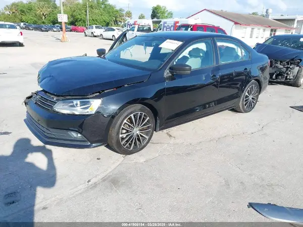 3VWD17AJ3GM416823 2016 VOLKSWAGEN JETTA - Image 2