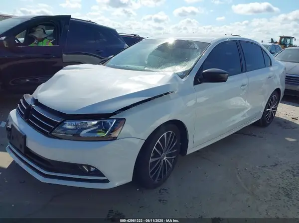 3VWD17AJ3HM283272 2017 VOLKSWAGEN JETTA - Image 2