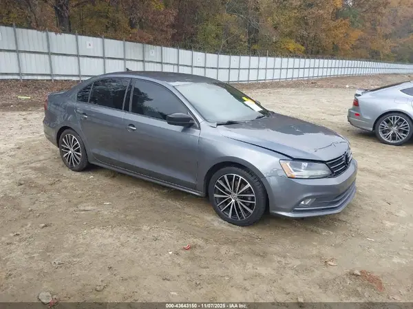 3VWD17AJ3HM289329 2017 VOLKSWAGEN JETTA - Image 1
