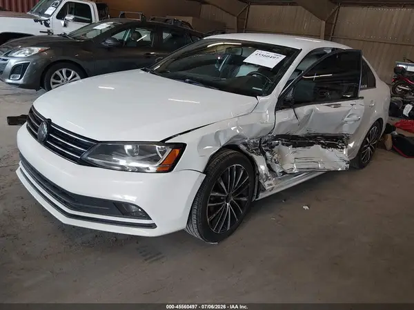 3VWD17AJ3HM387633 2017 VOLKSWAGEN JETTA - Image 2