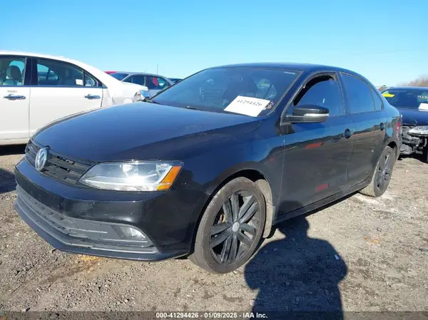 3VWD17AJ3JM237561 2018 VOLKSWAGEN JETTA - Image 2