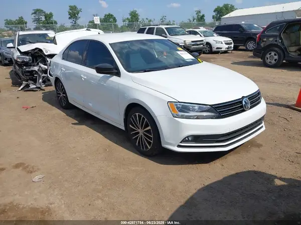 3VWD17AJ4GM259481 2016 VOLKSWAGEN JETTA - Image 1