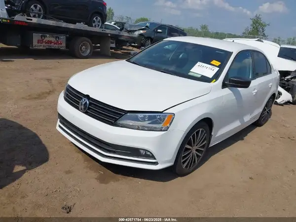 3VWD17AJ4GM259481 2016 VOLKSWAGEN JETTA - Image 2