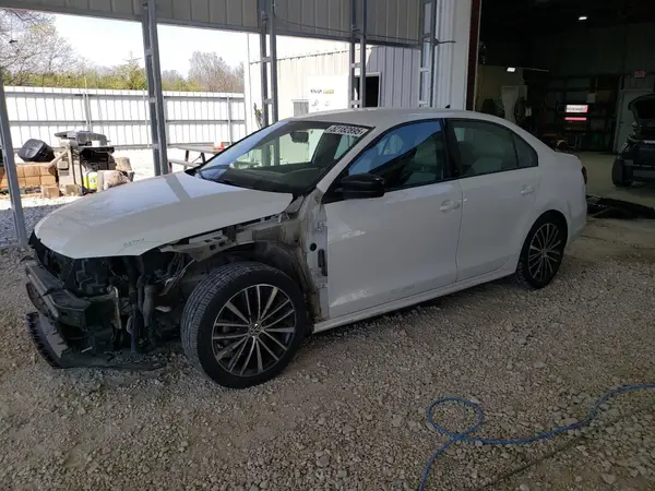 3VWD17AJ4GM266818 2016 VOLKSWAGEN JETTA - Image 1