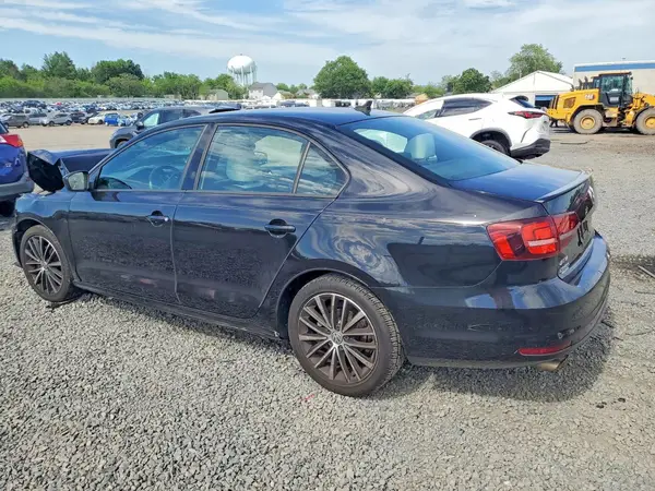 3VWD17AJ4GM270903 2016 VOLKSWAGEN JETTA - Image 2