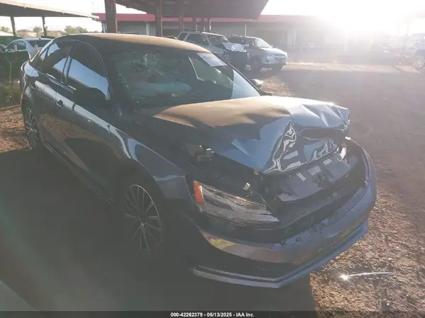 3VWD17AJ4GM284882 2016 VOLKSWAGEN JETTA - Image 1