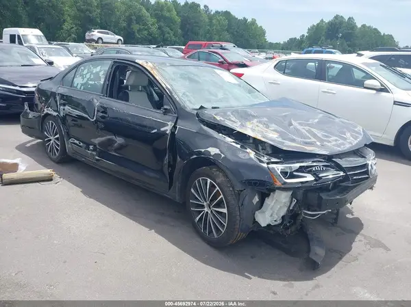 3VWD17AJ4GM327939 2016 VOLKSWAGEN JETTA - Image 1