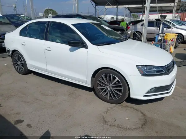 3VWD17AJ4GM331845 2016 VOLKSWAGEN JETTA - Image 1