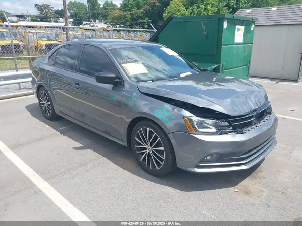 3VWD17AJ4HM305666 2017 VOLKSWAGEN JETTA - Image 1