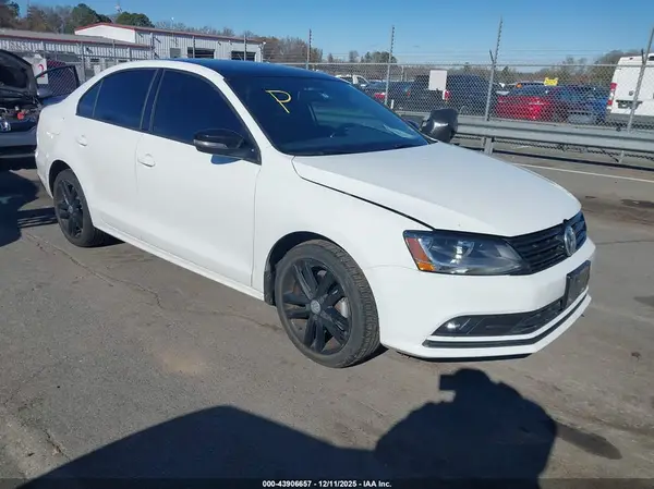 3VWD17AJ4JM213382 2018 VOLKSWAGEN JETTA - Image 1