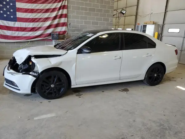 3VWD17AJ4JM247855 2018 VOLKSWAGEN JETTA - Image 1