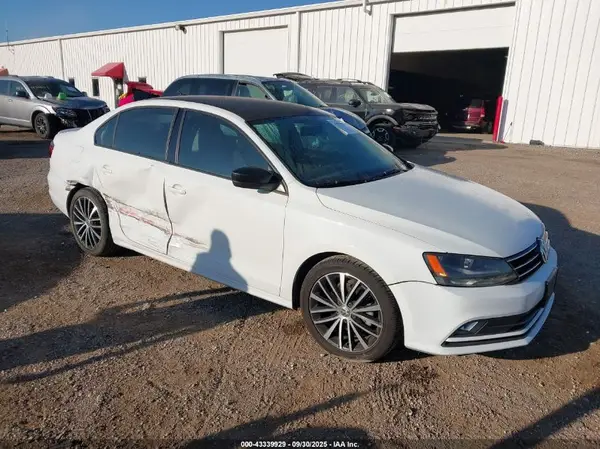 3VWD17AJ5GM218776 2016 VOLKSWAGEN JETTA - Image 1