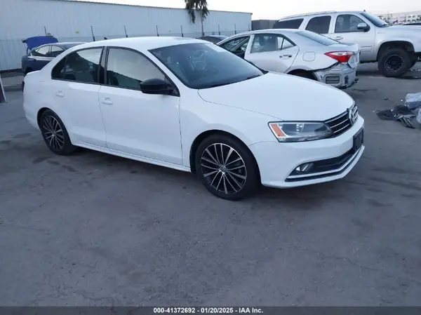 3VWD17AJ5GM376504 2016 VOLKSWAGEN JETTA - Image 1