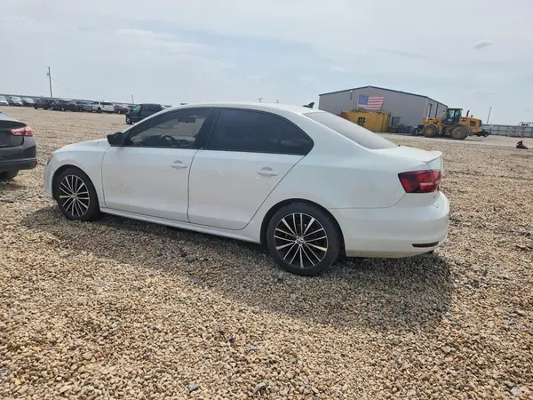 3VWD17AJ5GM397563 2016 VOLKSWAGEN JETTA - Image 2