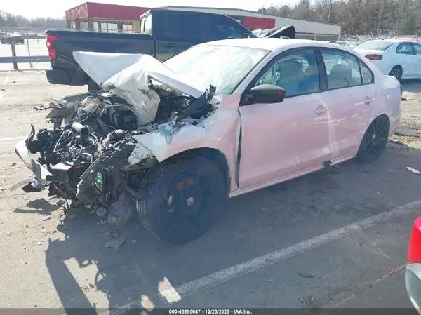 3VWD17AJ5HM299702 2017 VOLKSWAGEN JETTA - Image 2