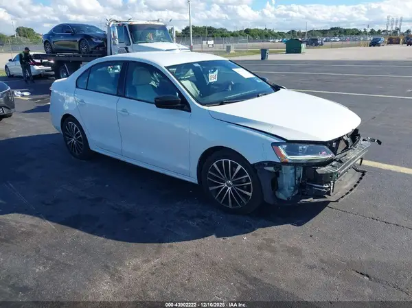 3VWD17AJ5HM387021 2017 VOLKSWAGEN JETTA - Image 1