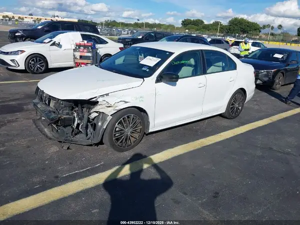 3VWD17AJ5HM387021 2017 VOLKSWAGEN JETTA - Image 2
