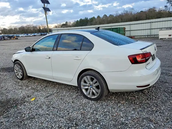 3VWD17AJ5JM237903 2018 VOLKSWAGEN JETTA - Image 2
