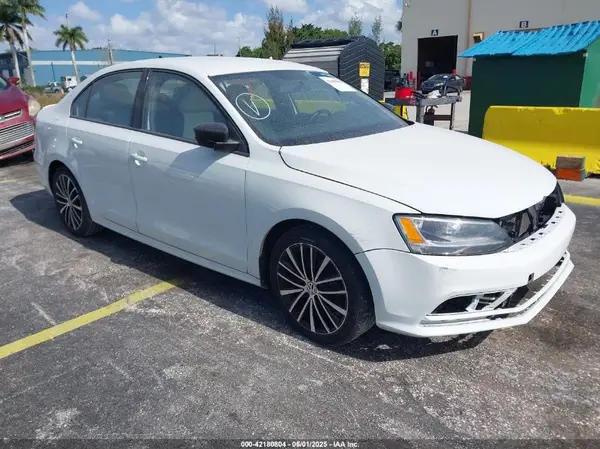 3VWD17AJ6GM287749 2016 VOLKSWAGEN JETTA - Image 1