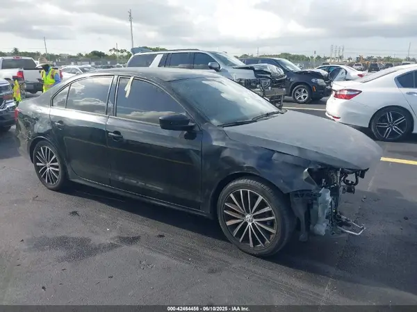 3VWD17AJ6GM289355 2016 VOLKSWAGEN JETTA - Image 1