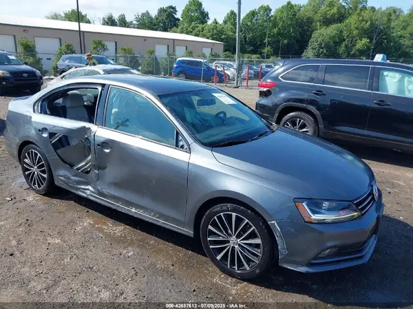 3VWD17AJ6HM284934 2017 VOLKSWAGEN JETTA - Image 1