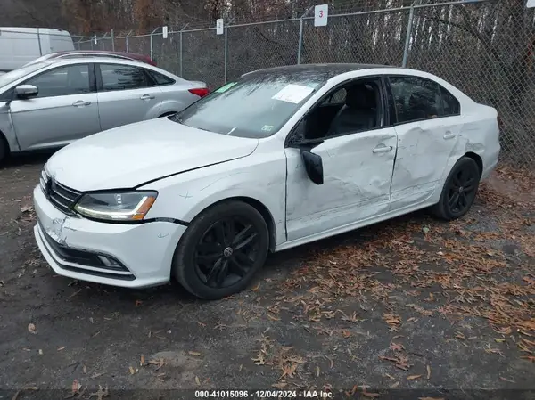 3VWD17AJ6JM227008 2018 VOLKSWAGEN JETTA - Image 2