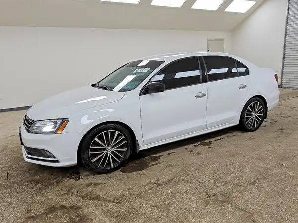 3VWD17AJ7GM273973 2016 VOLKSWAGEN JETTA - Image 1