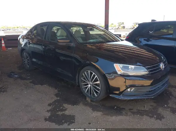 3VWD17AJ7GM365178 2016 VOLKSWAGEN JETTA - Image 1