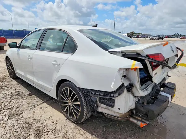 3VWD17AJ7GM392123 2016 VOLKSWAGEN JETTA - Image 2