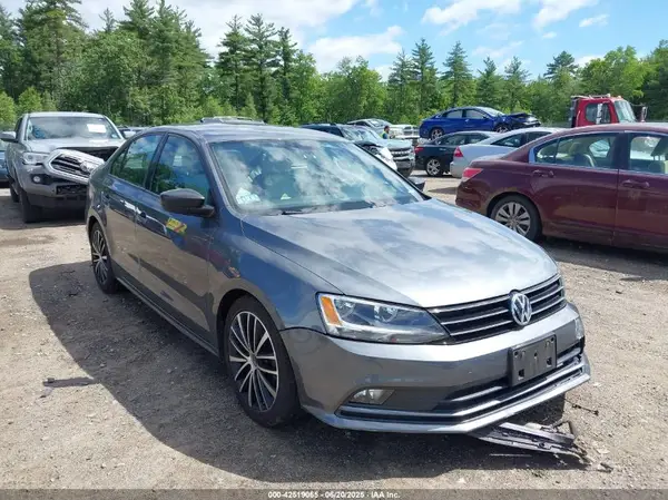 3VWD17AJ7GM392686 2016 VOLKSWAGEN JETTA - Image 1