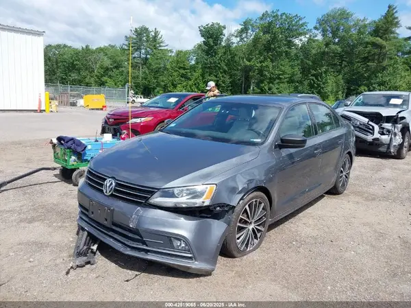3VWD17AJ7GM392686 2016 VOLKSWAGEN JETTA - Image 2