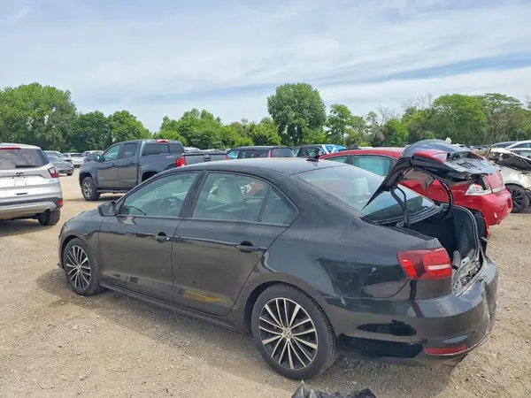 3VWD17AJ7GM402827 2016 VOLKSWAGEN JETTA - Image 2