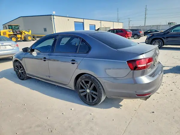 3VWD17AJ7JM212744 2018 VOLKSWAGEN JETTA - Image 2