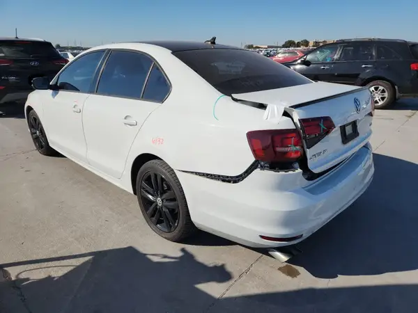3VWD17AJ7JM255688 2018 VOLKSWAGEN JETTA - Image 2
