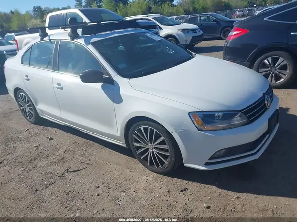 3VWD17AJ8GM228587 2016 VOLKSWAGEN JETTA - Image 1