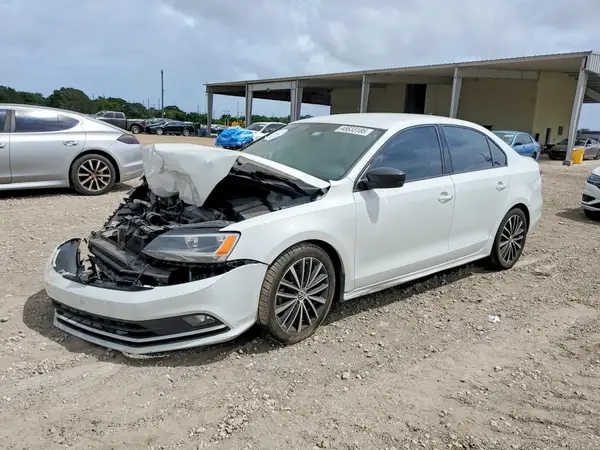 3VWD17AJ8GM237659 2016 VOLKSWAGEN JETTA - Image 1