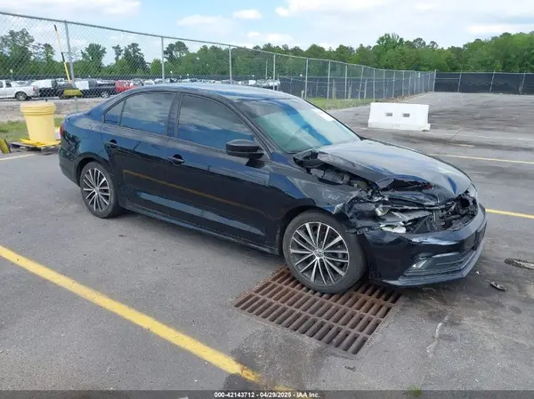 3VWD17AJ8GM259239 2016 VOLKSWAGEN JETTA - Image 1