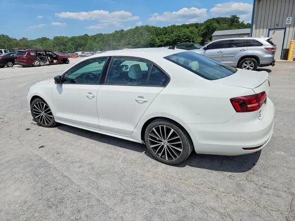 3VWD17AJ8GM268104 2016 VOLKSWAGEN JETTA - Image 2