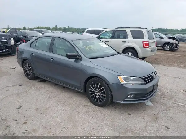3VWD17AJ8GM292211 2016 VOLKSWAGEN JETTA - Image 1