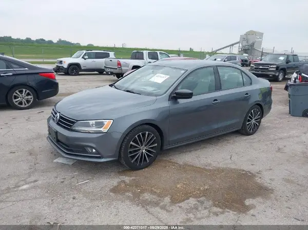 3VWD17AJ8GM292211 2016 VOLKSWAGEN JETTA - Image 2