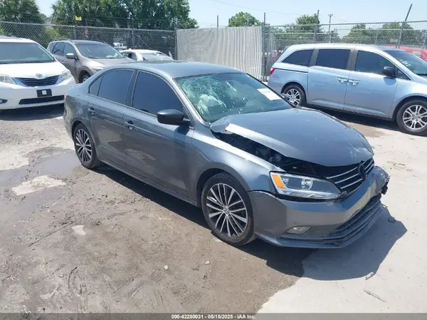 3VWD17AJ8GM296257 2016 VOLKSWAGEN JETTA - Image 1