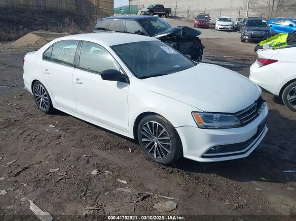 3VWD17AJ8GM398707 2016 VOLKSWAGEN JETTA - Image 1