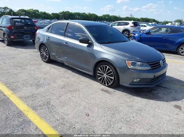 3VWD17AJ8GM419099 2016 VOLKSWAGEN JETTA - Image 1