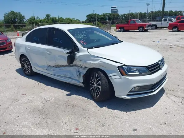 3VWD17AJ8HM313527 2017 VOLKSWAGEN JETTA - Image 1