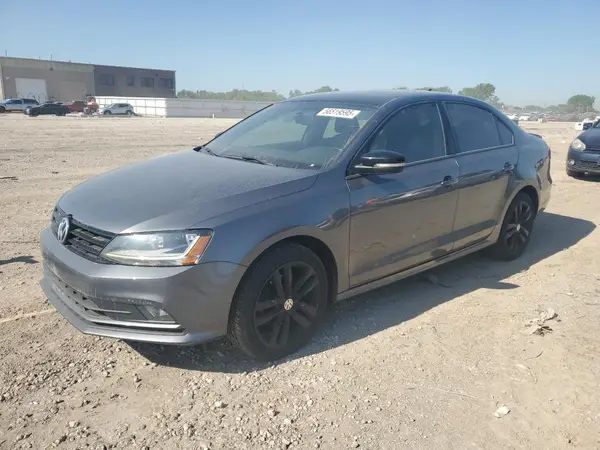 3VWD17AJ8JM232551 2018 VOLKSWAGEN JETTA - Image 1