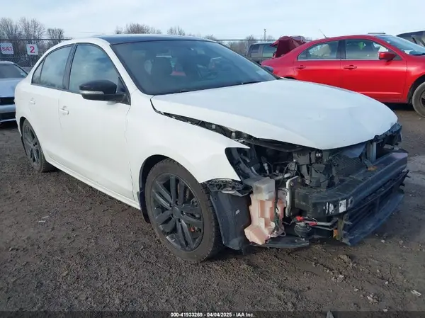 3VWD17AJ8JM245154 2018 VOLKSWAGEN JETTA - Image 1