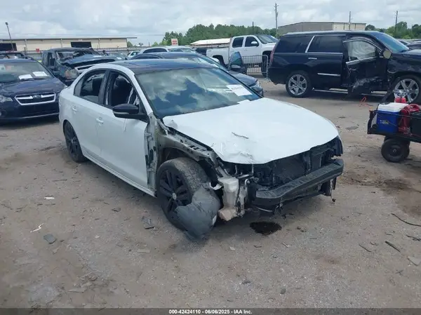 3VWD17AJ8JM245171 2018 VOLKSWAGEN JETTA - Image 1
