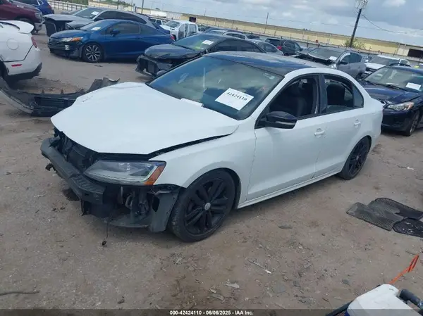 3VWD17AJ8JM245171 2018 VOLKSWAGEN JETTA - Image 2