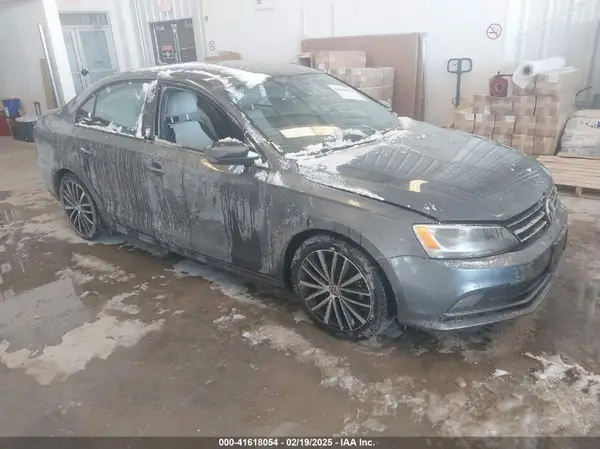 3VWD17AJ9GM250243 2016 VOLKSWAGEN JETTA - Image 1